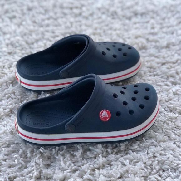 crocs blue red